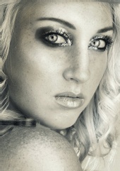 Allie Petrovich oxxoxo