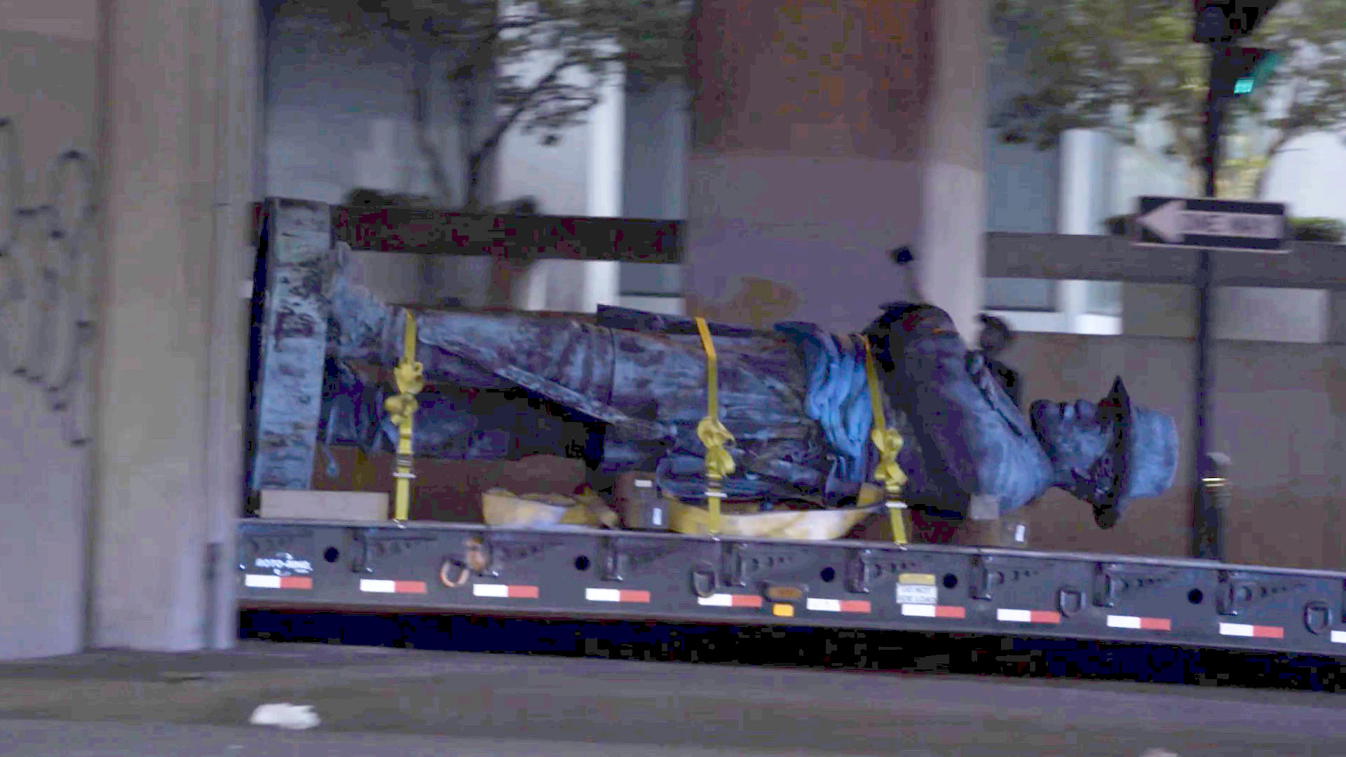 Bye bye Robert E Lee statue