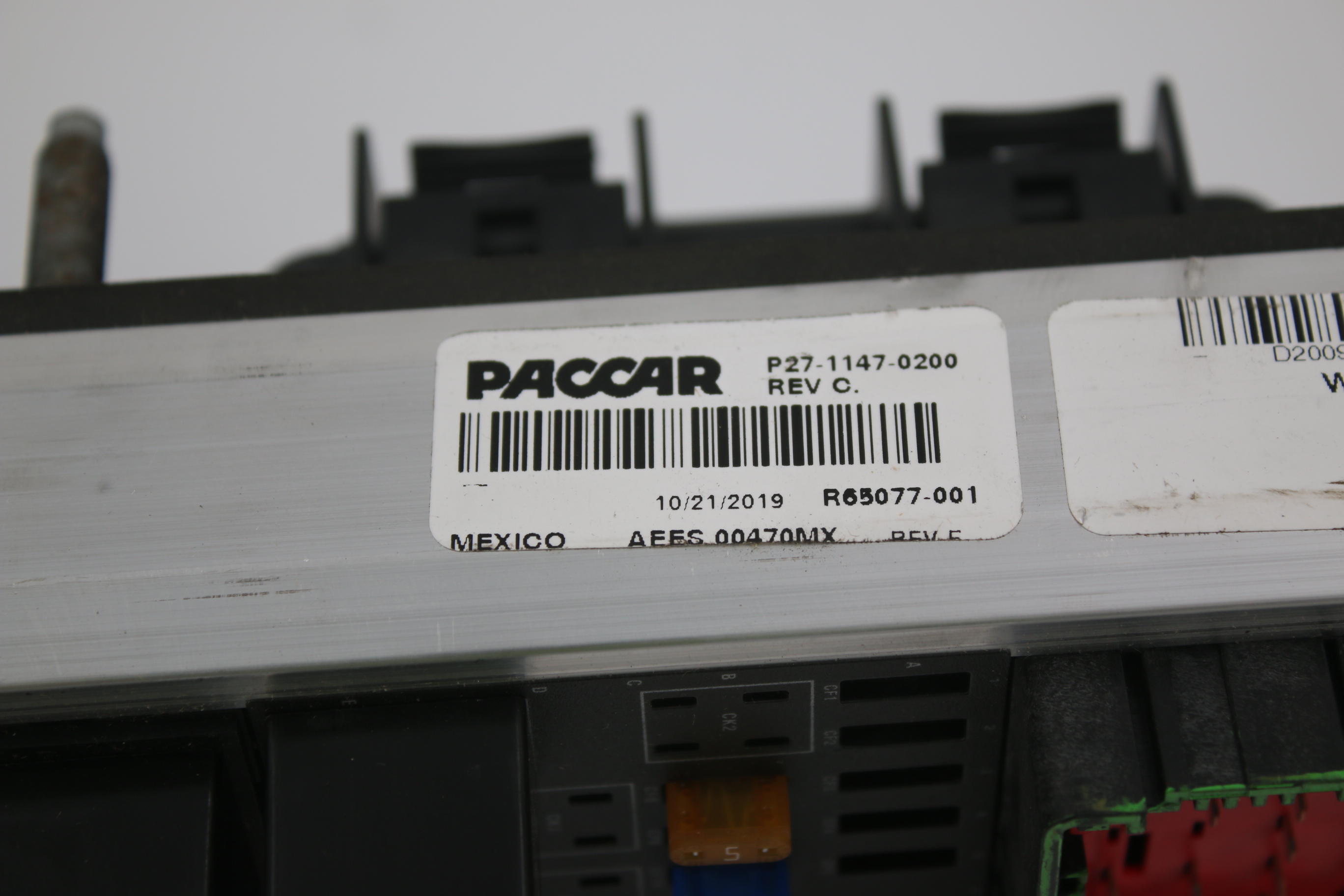 P27-1147-0200 from KENWORTH - CAB POWER DISTRIBUTION