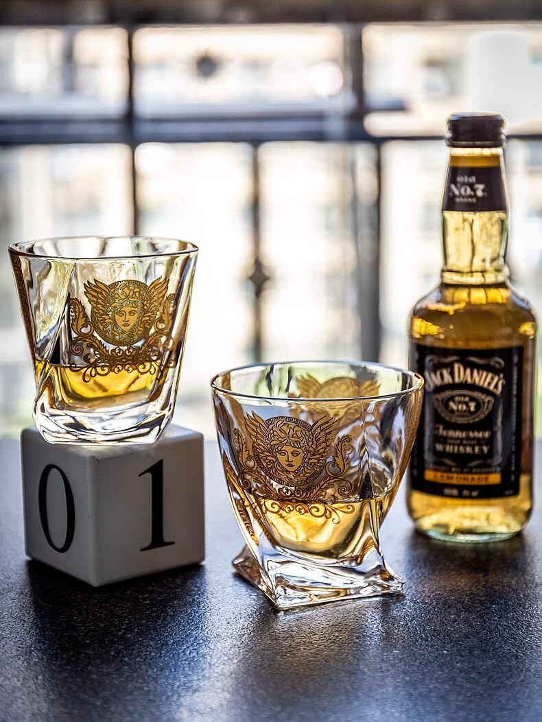 Creative Crystal Whiskey Cup Medusa Gold Portrait Wine Glass Wine Glass Multi-Functional Beer Steins Water Cup
