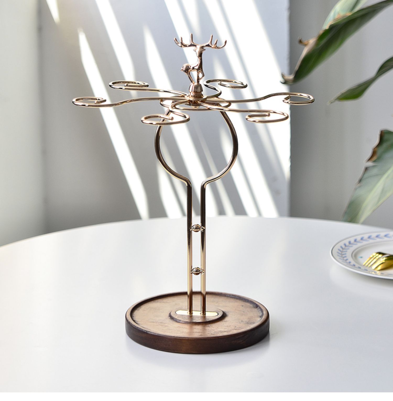 Light Luxury Black Tie Burgundy Red Wine Glass Originality Household Kitchenware Paunch Crystal Glass Red Pole Elk Goblet Stand