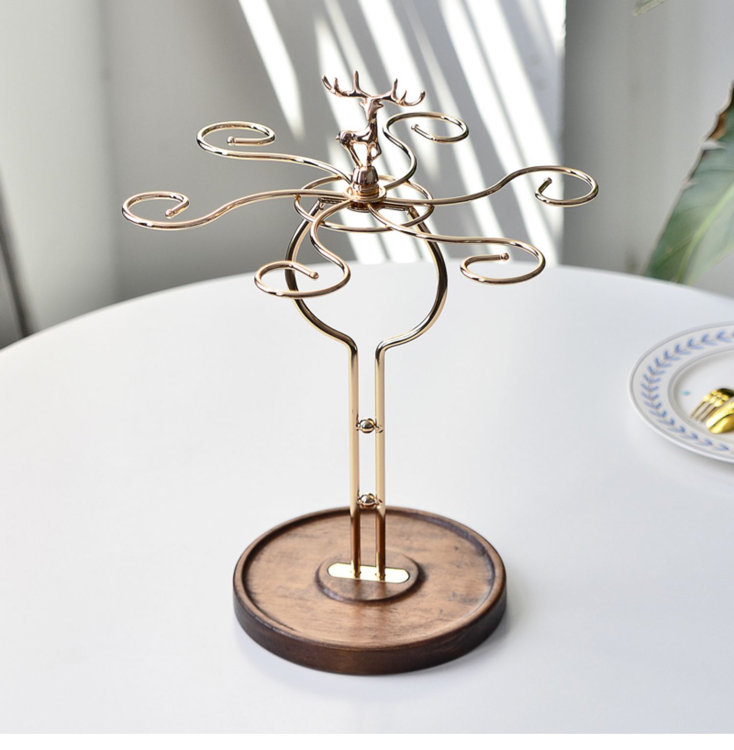 Light Luxury Black Tie Burgundy Red Wine Glass Originality Household Kitchenware Paunch Crystal Glass Red Pole Elk Goblet Stand