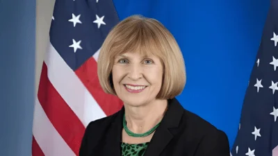 Medium elizabethrood