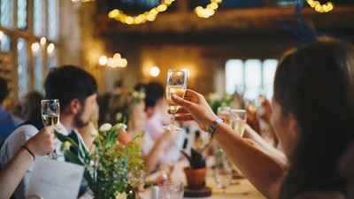 Medium people drinking wine 1200