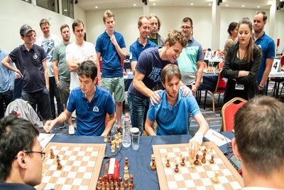 Medium chess