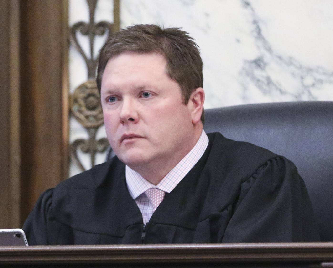 Federal judge says adults under 21 should be able to buy handguns - Vimarsana News