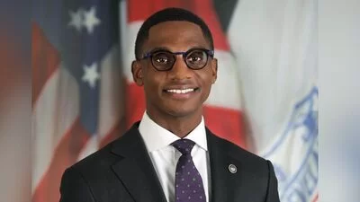 Medium clevelandmayorjustinbibbheadshot