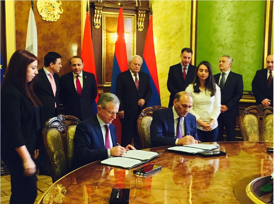 EIB Vice President Wilhelm Molterer (left, seated) and Armenian Finance Minister Gagik Khachatryan (right, seated) close a deal in which the EIB will provide an $11 million loan to help build electric power line between Armenia and Georgia.