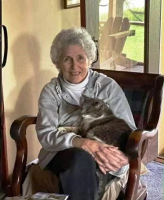 Medium gina mortley