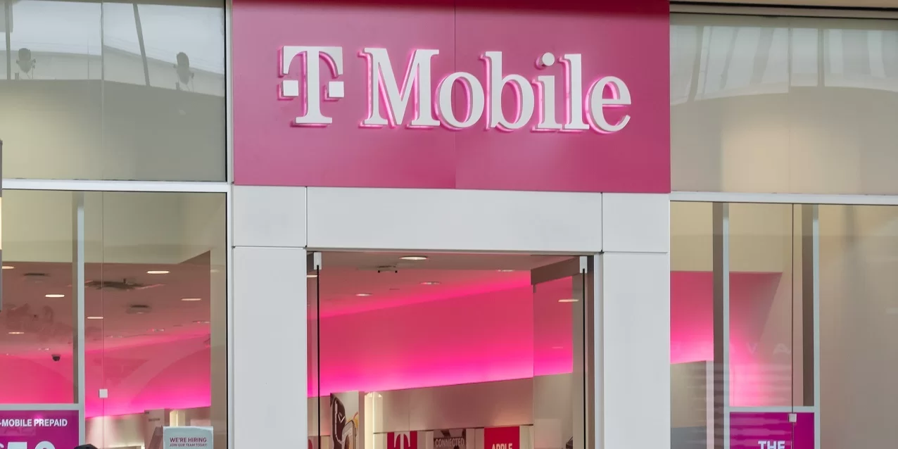 Woman says T-Mobile didn't pay her the same as male counterparts - Vimarsana News
