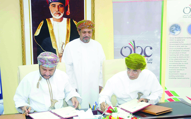 Oman Broadband Company recently signed a Memorandum of Understanding (MoU) with Salalah Sanitary Drainage Services Company at the Office of the Head of Dhofar Municipality.