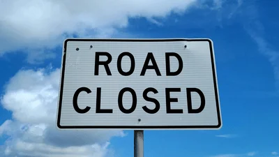 Medium roadclosure