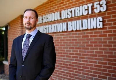 2021-22 School Year: Average school administrator earns 67% more than teachers in Butler School District 53 - Vimarsana News