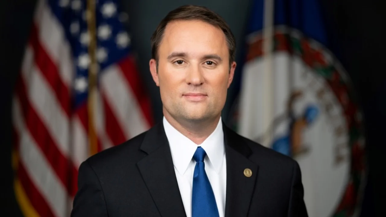Attorney General Miyares announces settlement with opioid drug makers