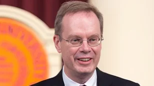 Maxwell School professor receives NSF CAREER Award for AI workplace study