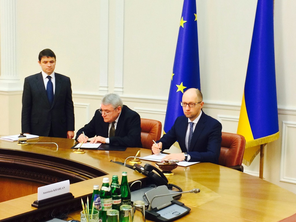 EIB Vice President Laszlo Baranyay and Ukraine Prime Minister Arseniy Yatsenyuk