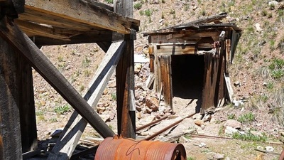 Medium mine
