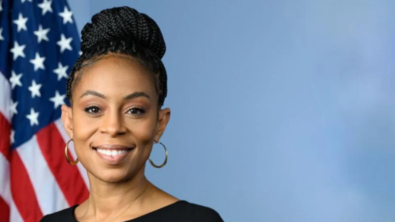 Shontel Brown addresses economic concerns and invites youth participation via social media