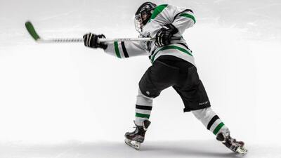 Medium ice hockey