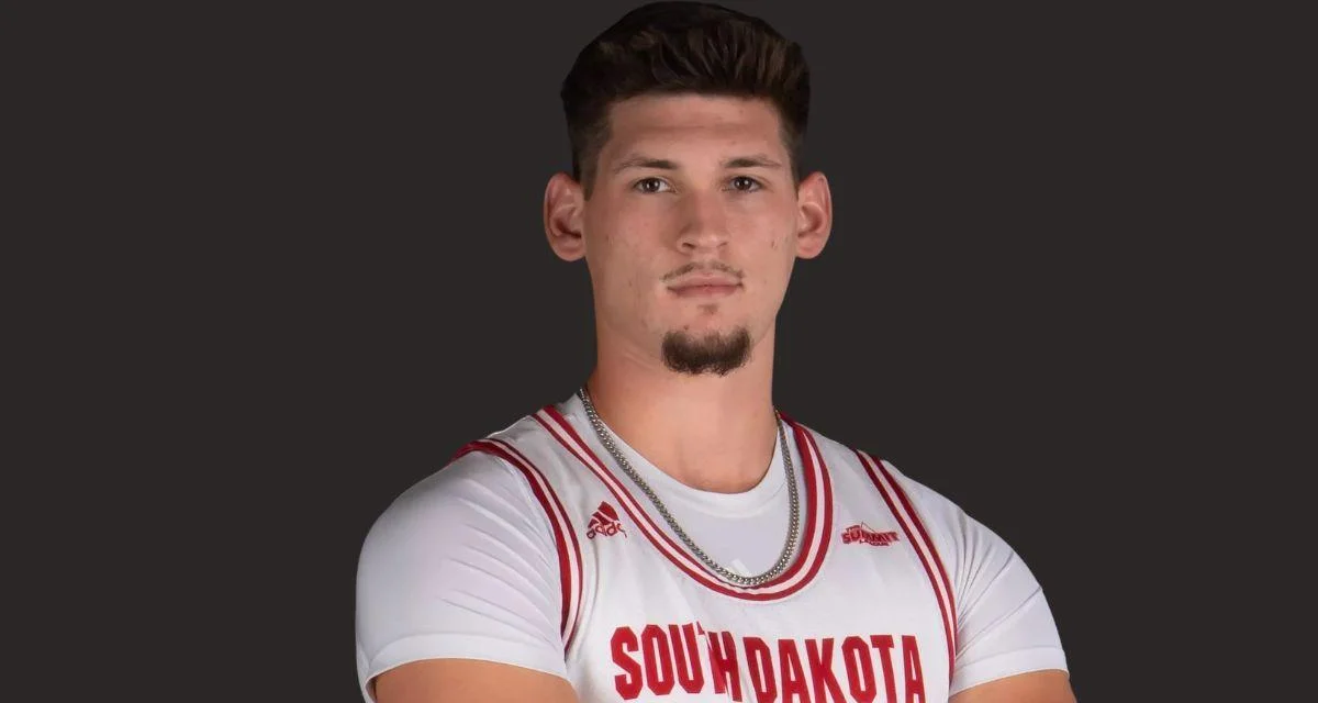 Oral Roberts edges past South Dakota despite Fens' fifth straight double-double