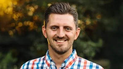 Isaac Schultz criticizes Minnesota's economic growth and comments on political controversies