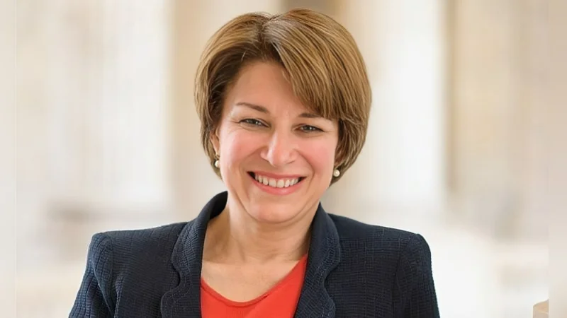 Klobuchar leads senators urging USDA review on animal health impacts from proposed reorganization