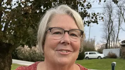 Medium donna hochstetler
