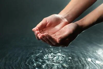 Medium waterhands077