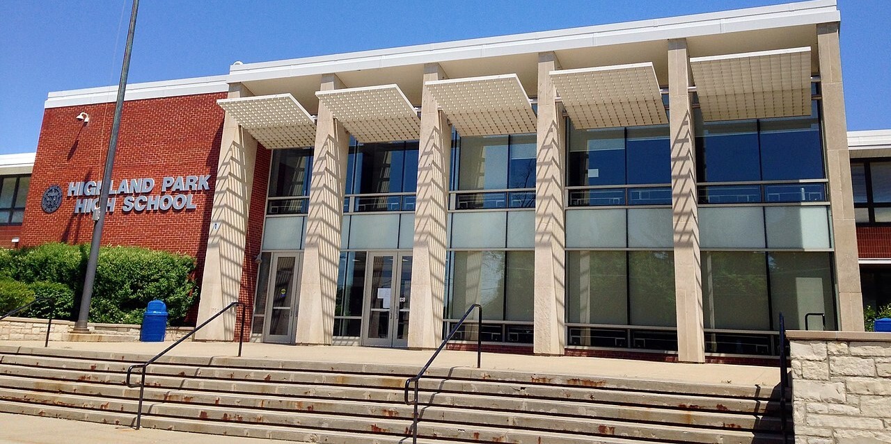 ExHighland Park asst HS principal tries to continue suit vs D113 over