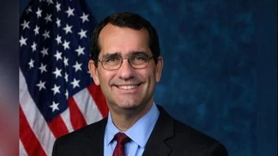 Rep. Derek Schmidt discusses immigration policy, education outreach, and veterans’ affairs in recent tweets