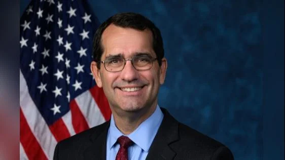 Moran, Schmidt secure amendment expanding veteran healthcare access in defense bill