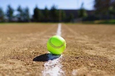 Medium softball