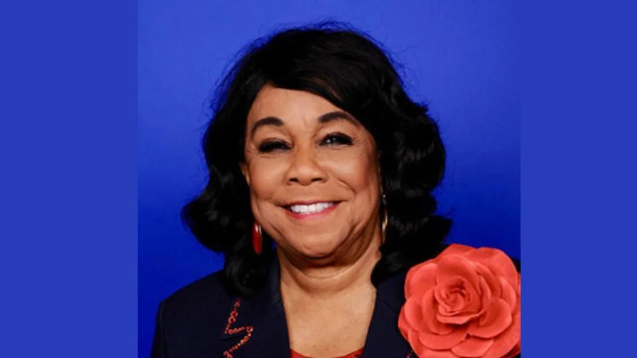 Frederica Wilson highlights Obama’s birthday and promotes Miami federal job fair