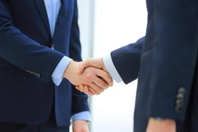 Medium handshake11