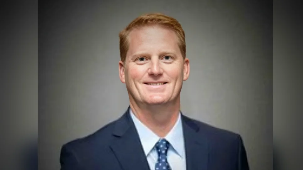 Rep. Derek Schmidt meets with Topeka small business owners on legislative issues