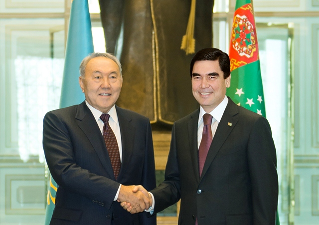 Turkmenistan President Gurbanguly Berdinuhamedov met with Kazakhstan President, Nursultan Nazarbayev during his visit to Turkmenistan.