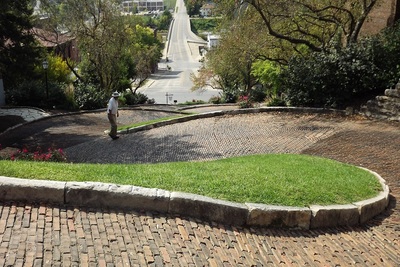 Medium alley