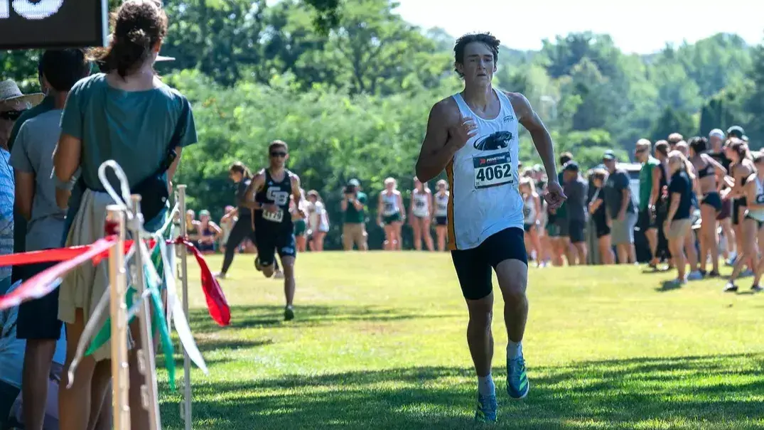 Milwaukee men’s cross country places twentieth at Bradley Pink Classic