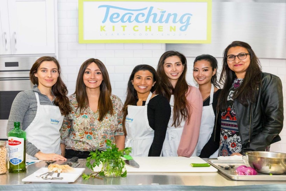 RYERSON UNIVERSITY Nutrition students share culinary tips around