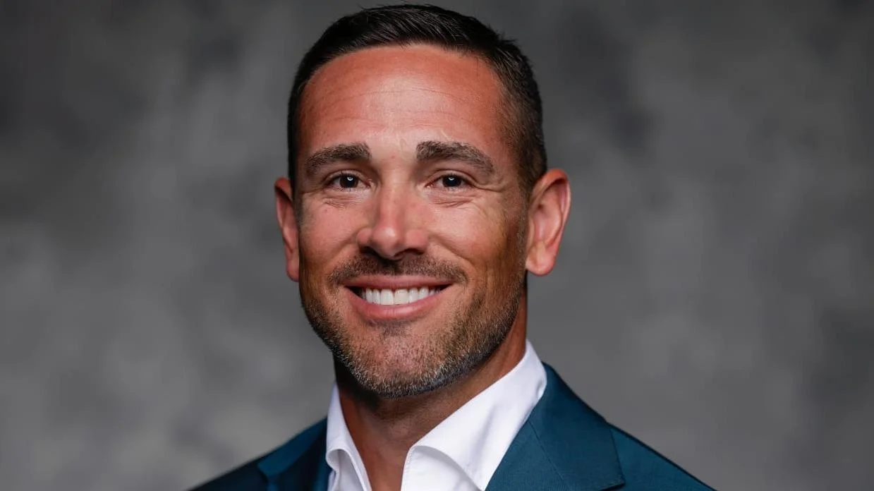 Packers honor Navy Lieutenant Commander Ryan Peter during Operation Fan Mail