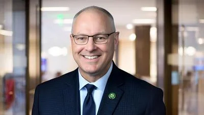 Medium pete stauber