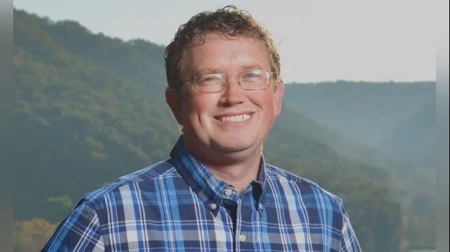 Thomas Massie posts about Wall Street banks and oversight failures on August 4