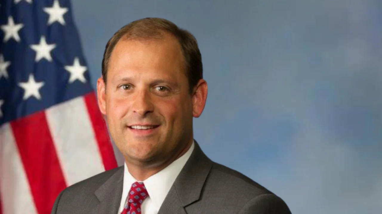 House committee advances Barr-Velázquez bill supporting small business investment