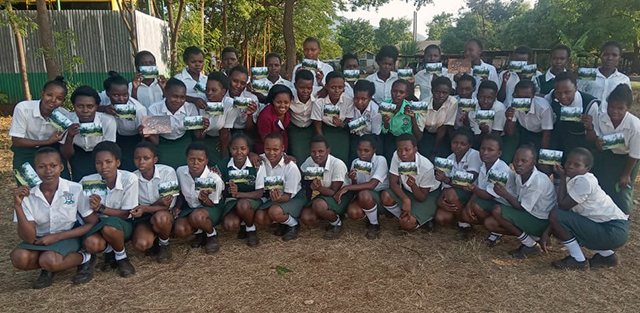 photo shows schoolchildren in Kenya