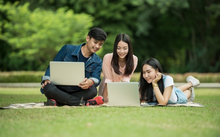 Charlas Informativas y orientación vocacional / / Joinnus