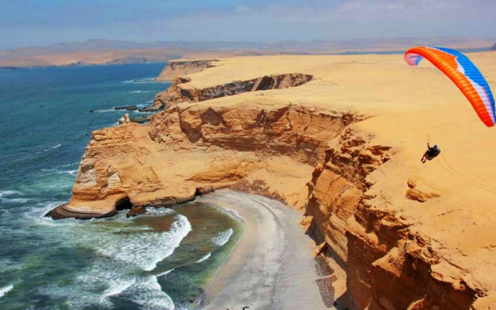 Paracas: Fiesta fogata, Kayak, Snorkeling y Parapente / Viaje y aventura / Joinnus