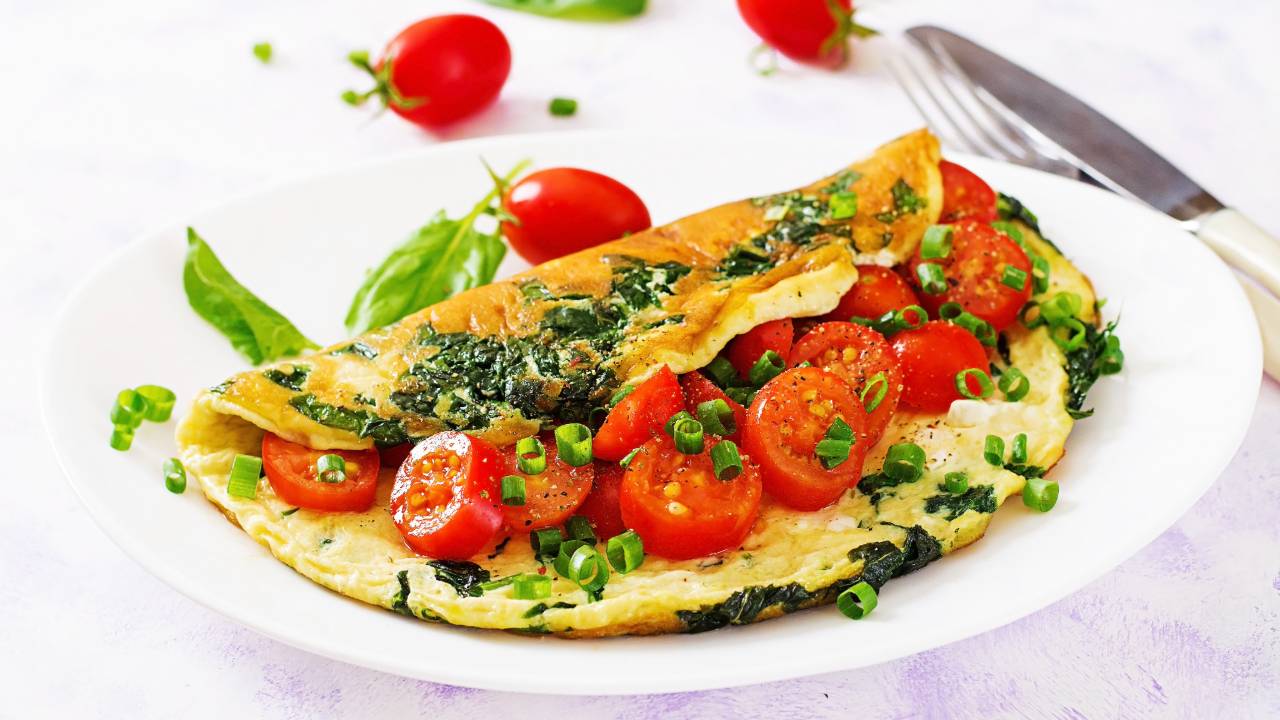 Spinach and egg power scramble