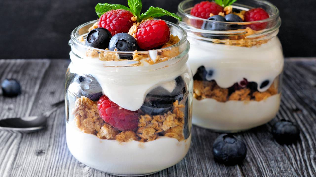 Greek yogurt protein parfait