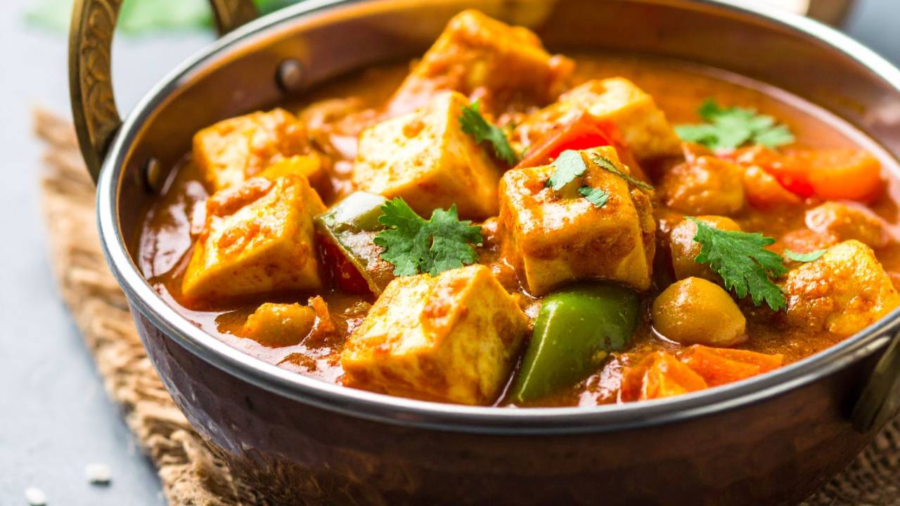 Paneer and soya chunks capsicum gravy