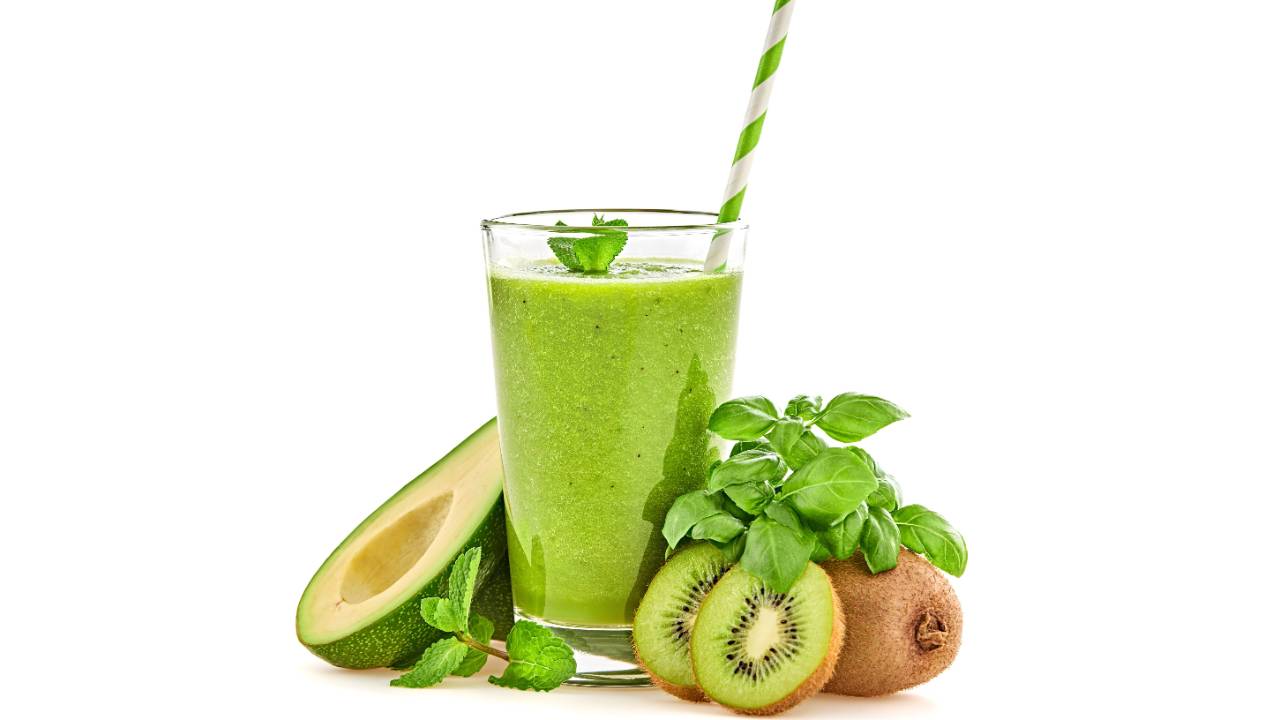 Kiwi avocado smoothie